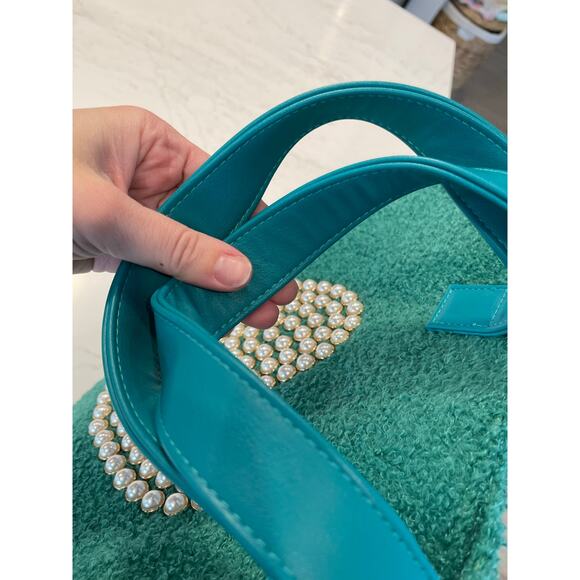 BTB Los Angeles teddy tote - Picture 7 of 12